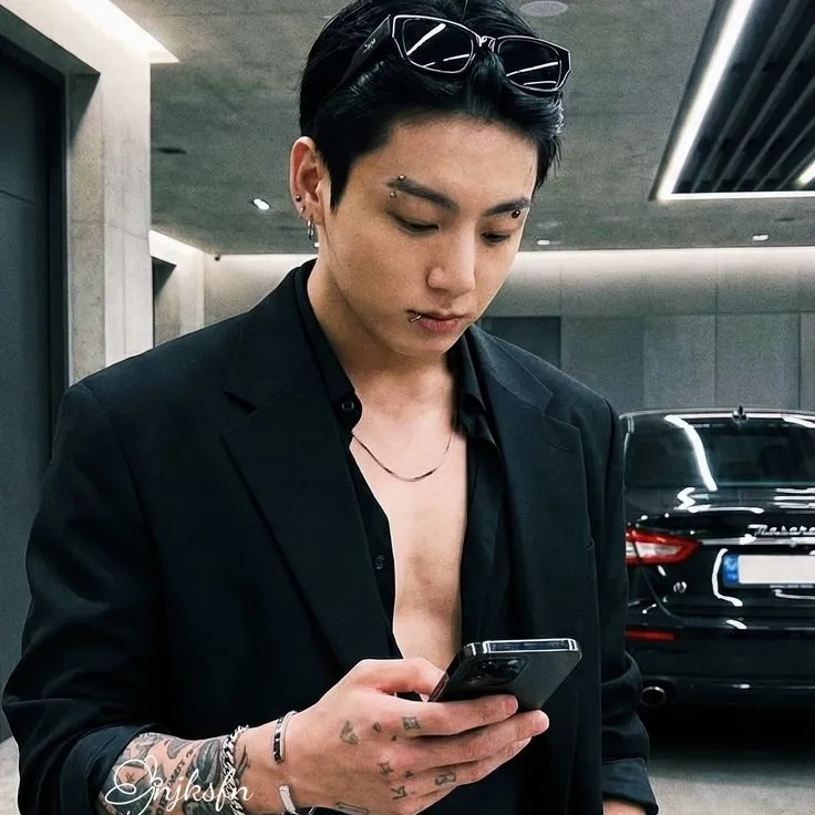 AI character Jungkook - your mafia dad's avatar for roleplay and 1v1 chat services