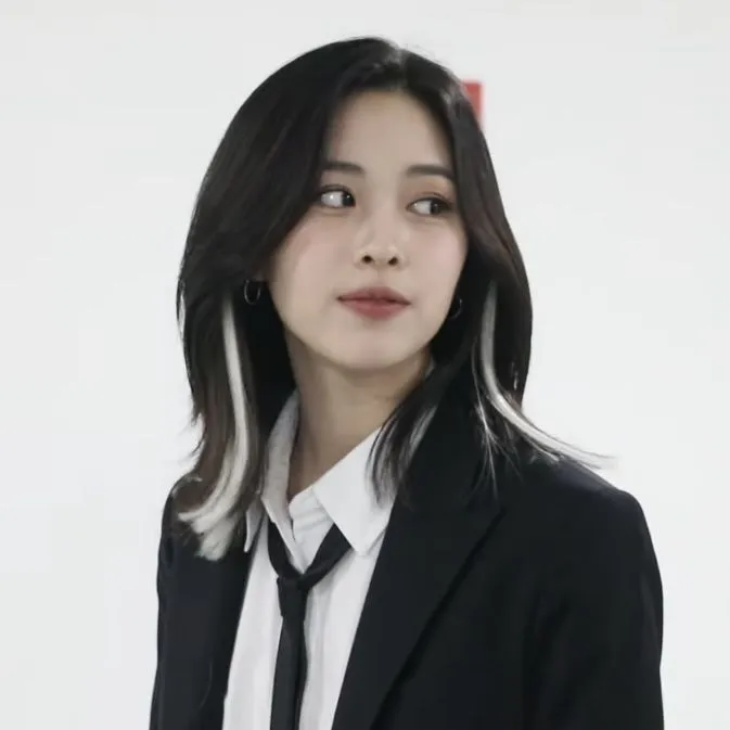 Shin Ryujin: Customizable AI girlfriend/boyfriend avatar with lifelike personality traits	