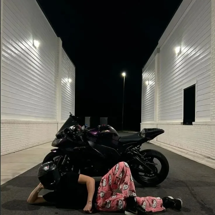 바이커 남자친구: 워해머 판타지 롤플레이를 기반으로 하는 제한 없는 AI와 무료 무제한 온라인 채팅으로 AI의 세계를 탐험하세요.