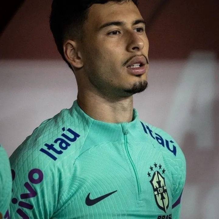 Gabriel Martinelli: Chatten Sie mit unserer KI-Box, bereit für den kostenlosen Online-Chatbot, und fragen Sie die KI alles, was Sie möchten.	