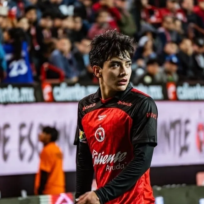 Gilberto Mora: Biểu tượng đối tác trò chuyện AI đa ngôn ngữ cho các dịch vụ trò chuyện trực tuyến toàn cầu