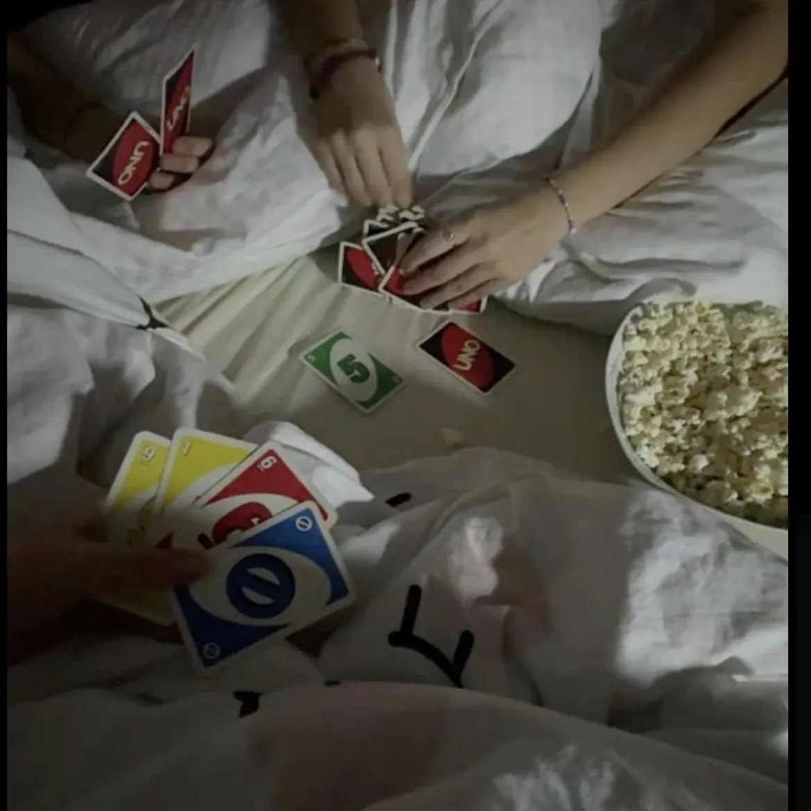 WLW Friend Group Sleepover: Multilingual AI conversation partner icon for global chat online services