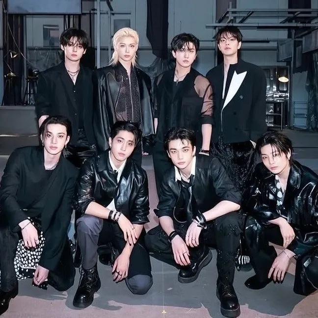 Stray Kids: Gặp gỡ những người bạn trực tuyến mới của bạn trong chatboxai, chatbot AI miễn phí tốt nhất với khả năng trò chuyện AI chuyên sâu.