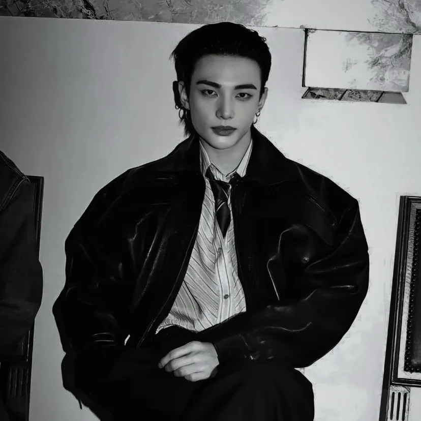 Hwang Hyunjin - your mafia fling: Emotionally intelligent AI companion portrait for deep conversations
