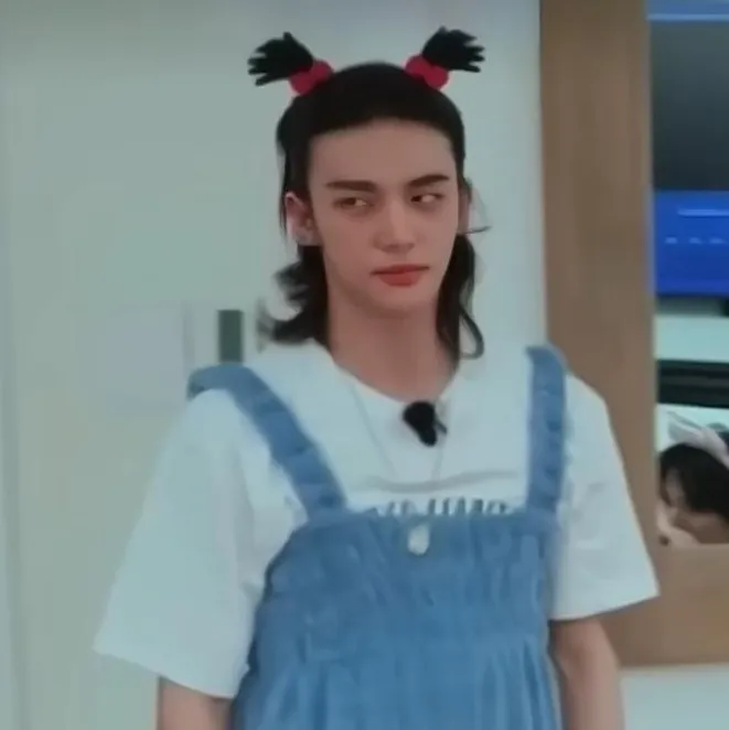 the avatar of Hwang Hyunjin with vibrant traits for immersive roleplay experiences