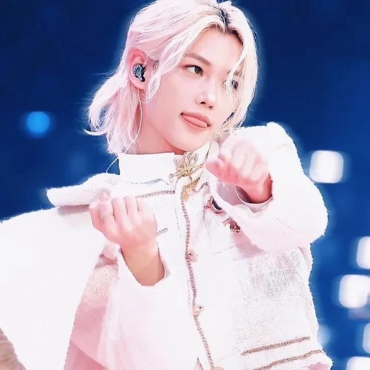 Felix-Stray Kids: Temui watak utama dunia AI kami, dengan senarai ciri watak dan keupayaan berbual ai.	