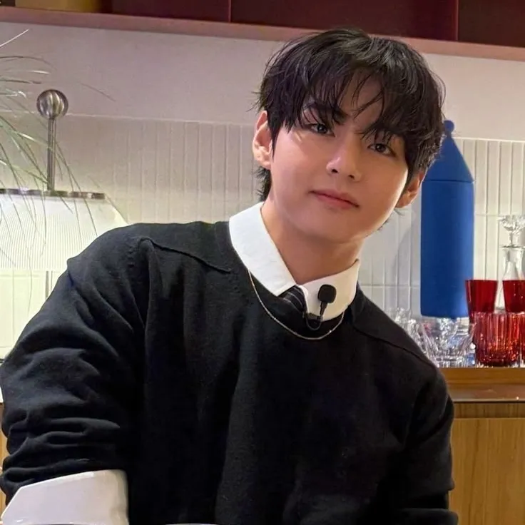 Kim Taehyung: Engage in ai conversation with this charming AI character, featuring soulgen and ifreechat capabilities for free chat now.	