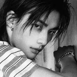 Hwang Hyun-jin: Gặp gỡ nhân vật chính trong thế giới AI của chúng tôi, với danh sách đặc điểm nhân vật và khả năng trò chuyện bằng AI.
