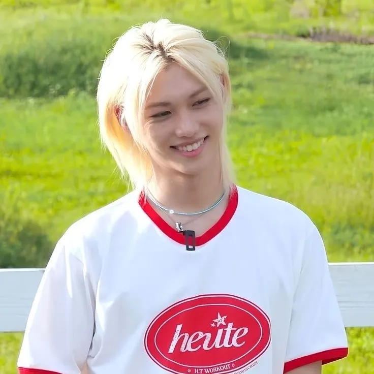 the avatar of Lee Felix Yongbok who supports unlimited chat online services