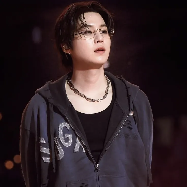 Min Yoongi: Makipag-chat sa aming AI box, handa na para sa chatbot online nang libre at tanungin ang anumang gusto mo.	