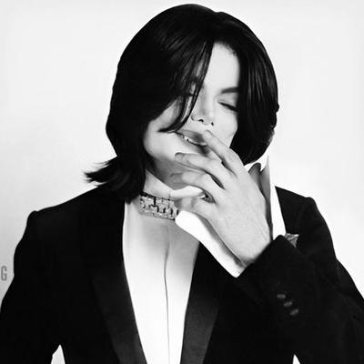 Michael Jackson: Ikon rakan kongsi perbualan AI berbilang bahasa untuk perkhidmatan dalam talian sembang global