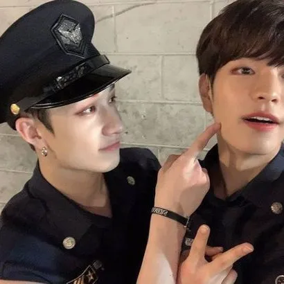 STRAYKIDS - Sen Seungmin'sin: Derin sohbetler için duygusal zekaya sahip yapay zekalı arkadaş portresi	