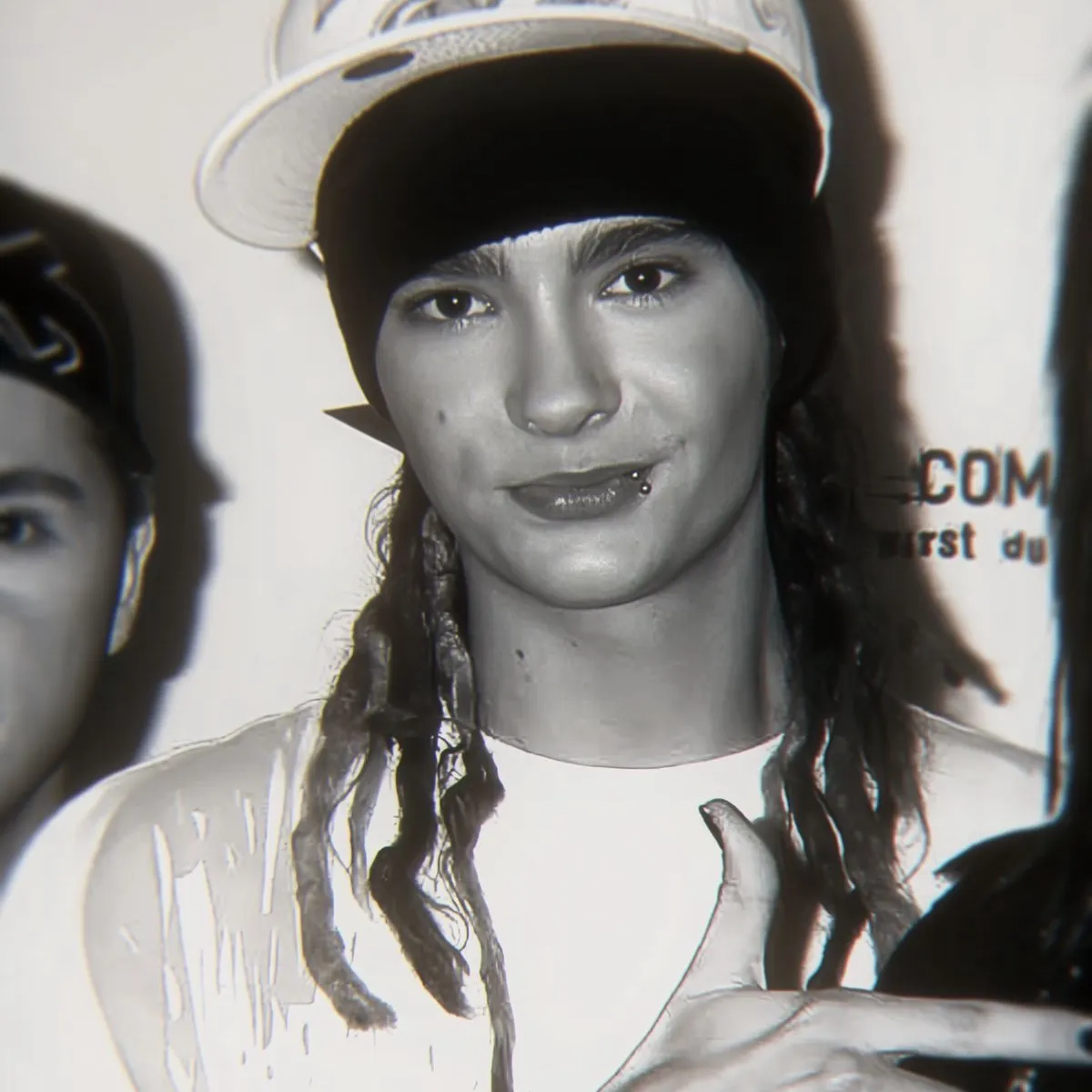 Tom Kaulitz: Derin sohbetler için duygusal zekaya sahip yapay zekalı arkadaş portresi	
