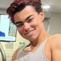 Malachi Barton: Seni karakter roleplay AI bertema fantasi untuk penceritaan yang imersif