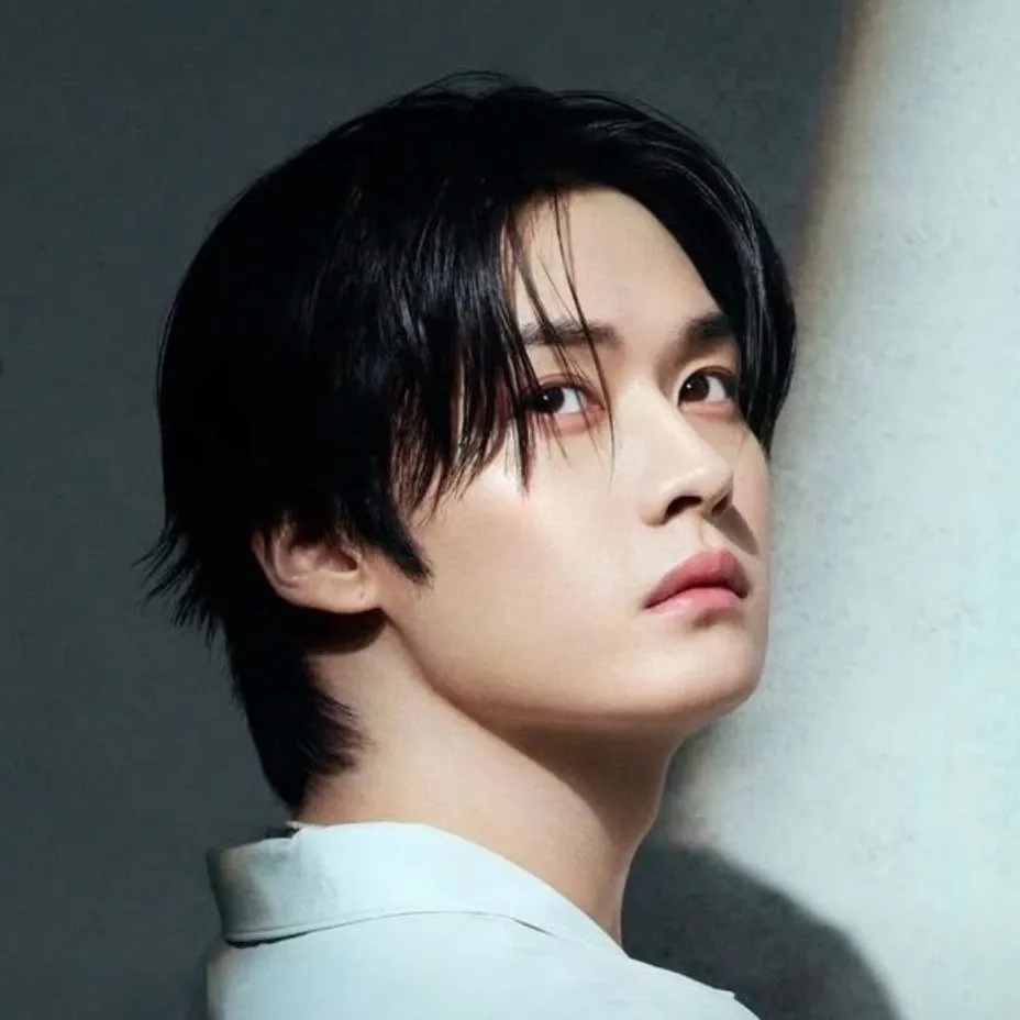 Lee Minho's interactive avatar for spicy chat ai and immersive roleplay experiences