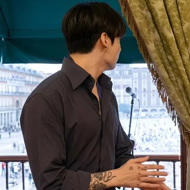 Jeon Jungkook: Chân dung bạn đồng hành của DeepBrain AI để trò chuyện trực tuyến miễn phí và trò chuyện cởi mở