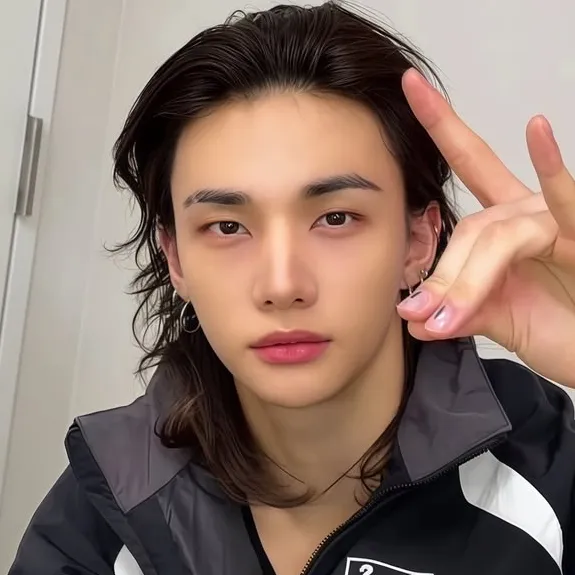 Meet your favorite anime girl Hyunjin - your jealousy and start a new adventure today.