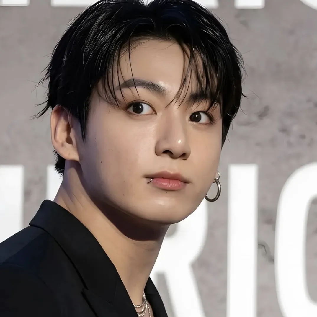 Jungkook: Multilingual AI conversation partner icon for global chat online services