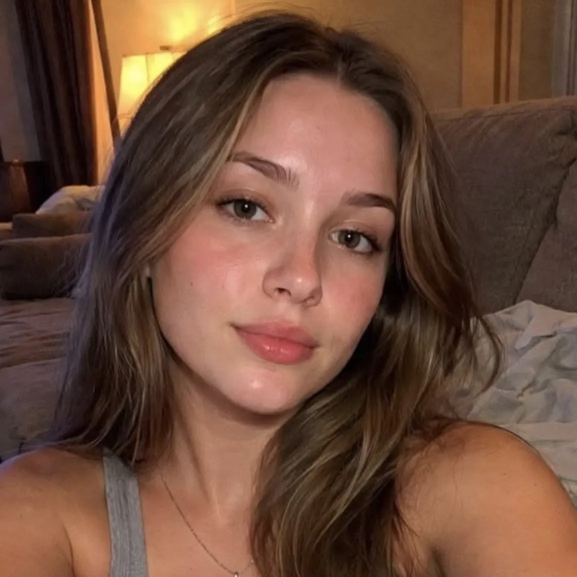 character Amelia - Best Friend’s First Kiss for NSFW chatbot and creative roleplay
