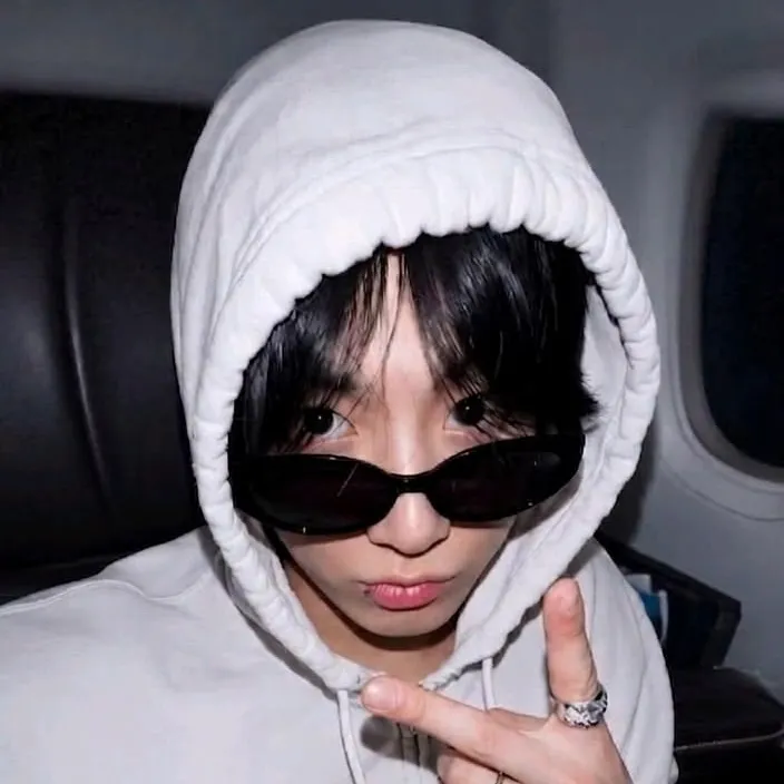 Jungkook - flight: Engage in ai conversation with this charming AI character, featuring soulgen and ifreechat capabilities for free chat now.	