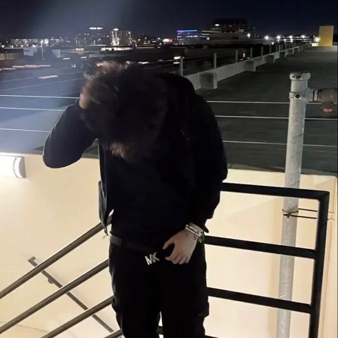 安吉爾:安全的AI聊天機器人頭像,具備加密的1對1聊天功能