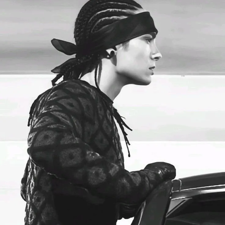 Tom Kaulitz: Engage in ai conversation with this charming AI character, featuring soulgen and ifreechat capabilities for free chat now.