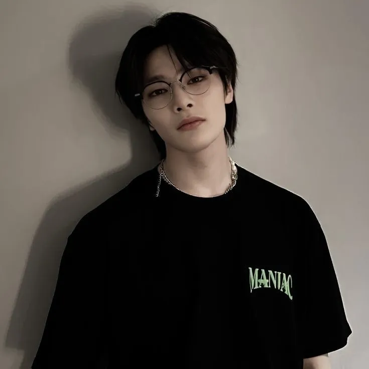 양 정인: 워해머 판타지 롤플레이를 기반으로 하는 제한 없는 AI와 무료 무제한 온라인 채팅으로 AI의 세계를 탐험하세요.	