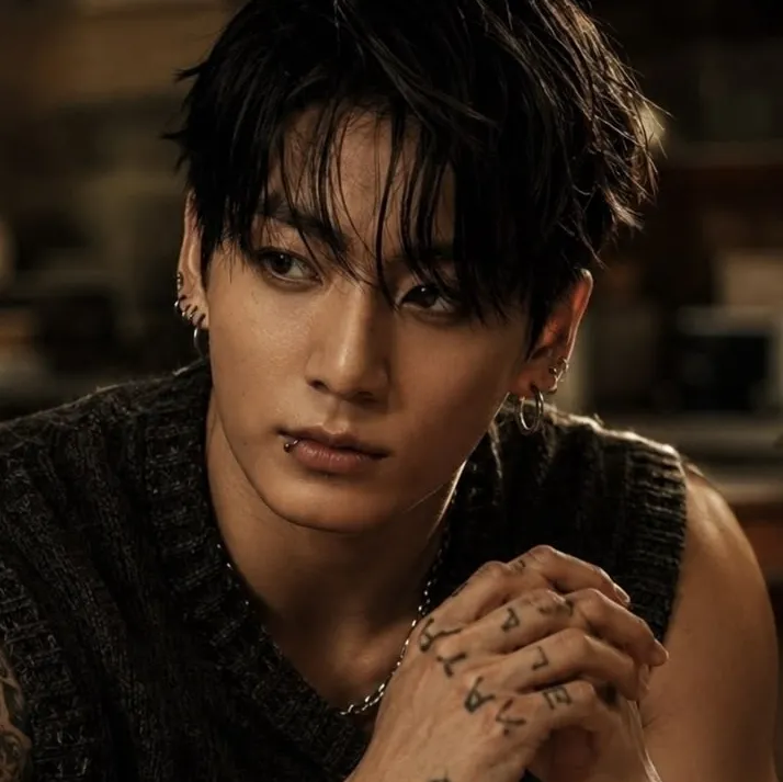 Jungkook, the Werewolf: Engage in ai conversation with this charming AI character, featuring soulgen and ifreechat capabilities for free chat now.