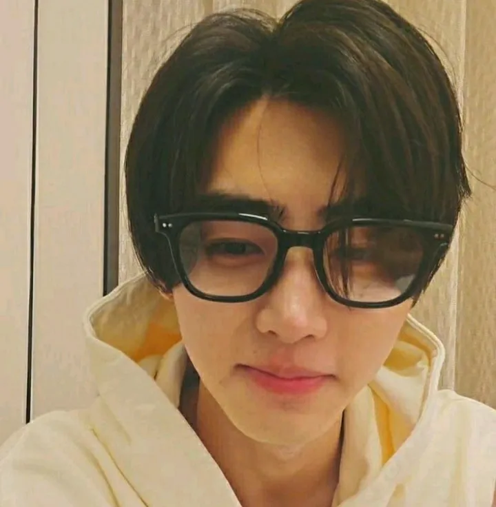Park Sunghoon's interactive avatar for spicy chat ai and immersive roleplay experiences
