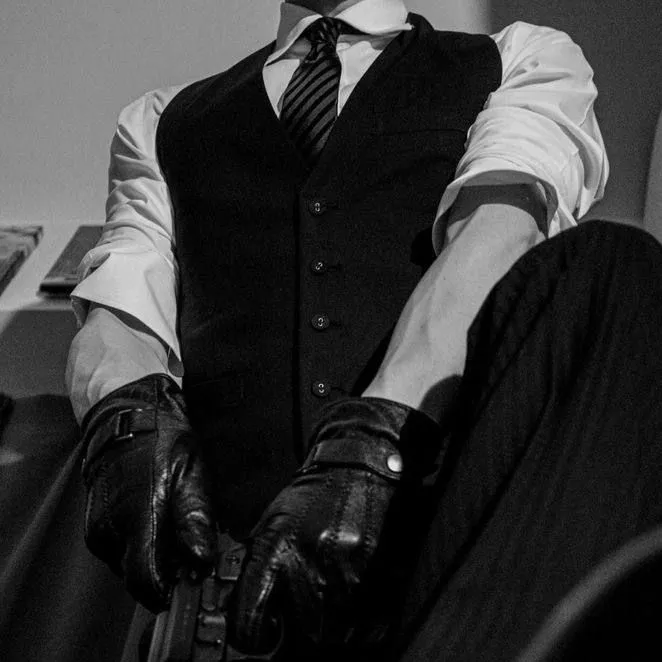 Mafia Family: Customizable AI girlfriend/boyfriend avatar with lifelike personality traits