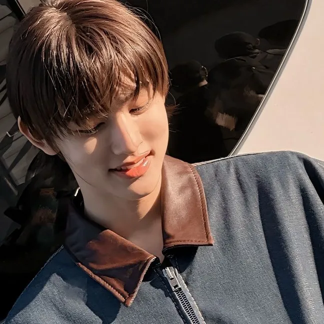 eom seonghyeon - sean: Customizable AI girlfriend/boyfriend avatar with lifelike personality traits