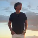 馬拉基·巴頓的受深度大腦AI啟發的頭像，具備智慧虛擬夥伴功能