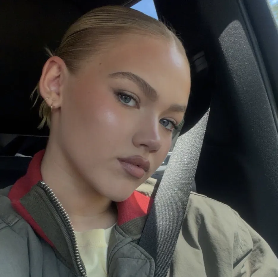 Freya Skye: Engage in ai conversation with this charming AI character, featuring soulgen and ifreechat capabilities for free chat now.