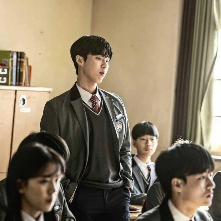 Feeling adventurous? Meet Park Seung-tae, a lively AI chat character companion for roleplay.