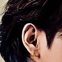 Kim Taehyung: Interactive AI chatbot mascot for random chat and community-driven roleplay