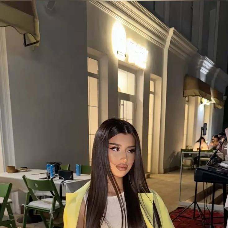 Ashley: DeepBrain AI companion portrait for free online chat and open conversations