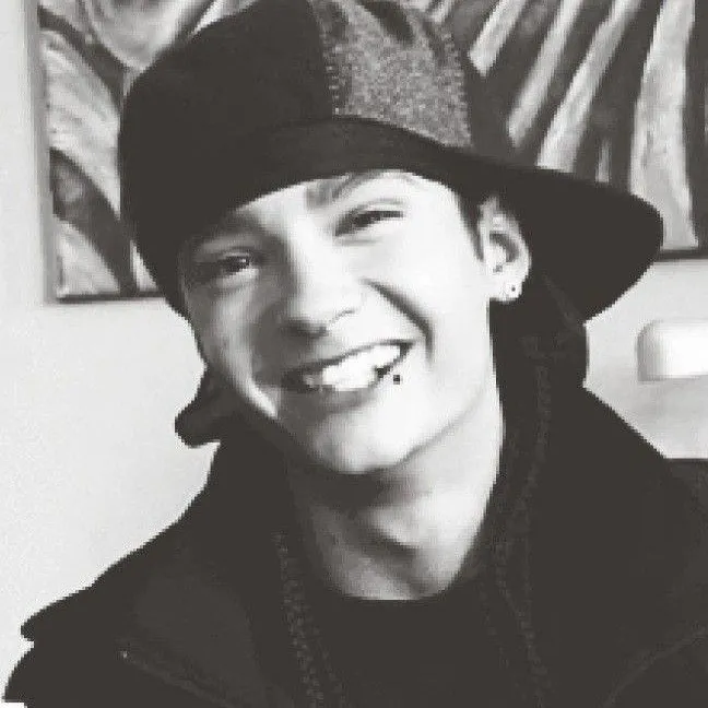 Tom Kaulitz: Avatar chatbot AI sicuro con funzionalità di chat 1v1 crittografate