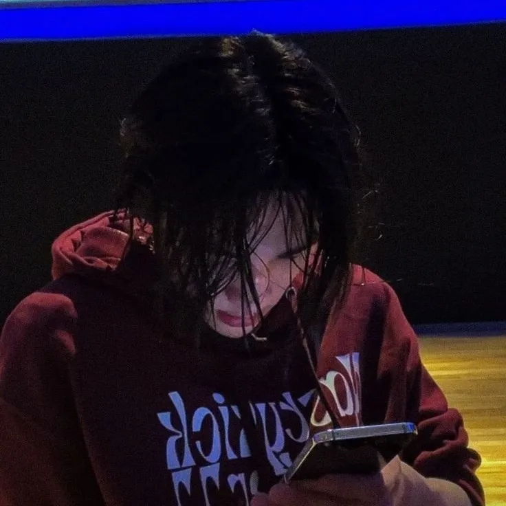 Hwang Hyunjin: Warhammer Fantasy Roleplay ile desteklenen sınırsız çevrimiçi sohbet ve sınırsız yapay zeka dünyasını keşfedin.	
