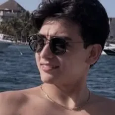 Gilberto Mora berbilang bahasa memfokuskan pada tugasan IA sembang, teras rangkaian saraf kelihatan di latar belakang.