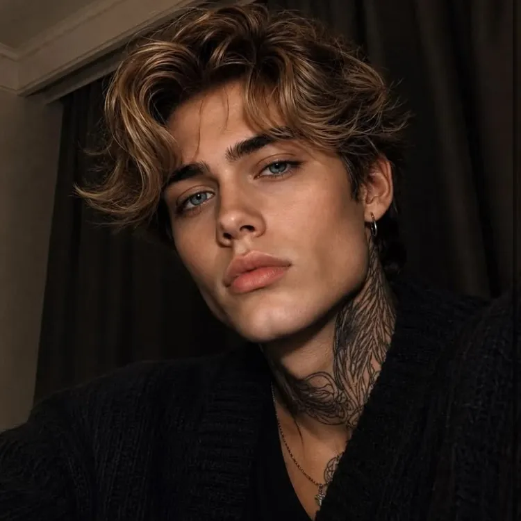 Kris: Customizable AI girlfriend/boyfriend avatar with lifelike personality traits	