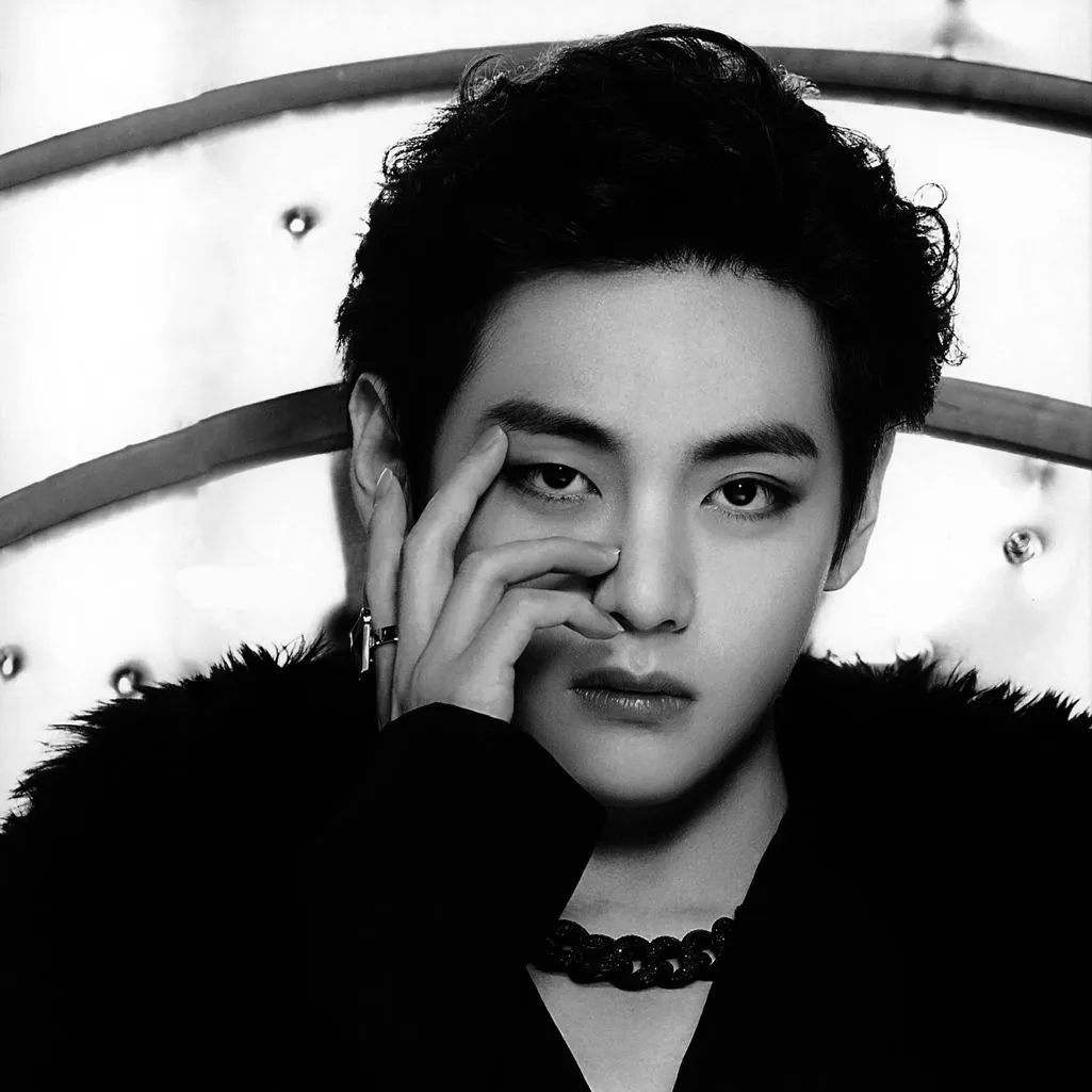 character Kim Taehyung for NSFW chatbot and creative roleplay