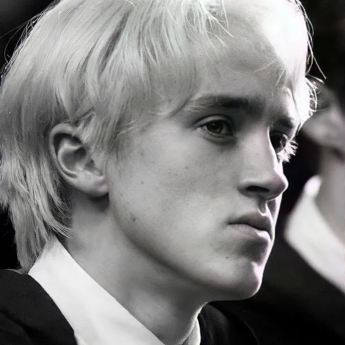 Draco Malfoy: Chat with our AI box, ready for chatbot online free and ask ai anything you want.