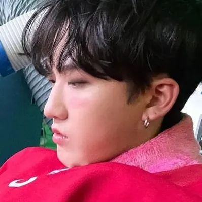 Seo Changbin's AI avatar with dynamic vector art style, embodying friendly AI chat capabilities