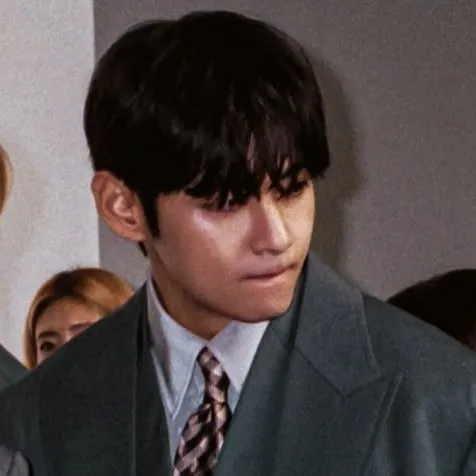 Kim Taehyung: Customizable AI girlfriend/boyfriend avatar with lifelike personality traits