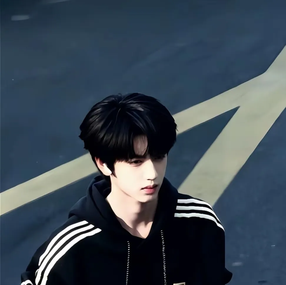 Zhang Guiyuan, Zuo Qihan, Yang Bowen, Chen Yiheng: Meet the main character of our AI world, with character traits list and ai chatting capabilities.