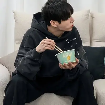 Jeon Jungkook: Seni karakter AI roleplay kreatif untuk obrolan pedas dan skenario fantasi