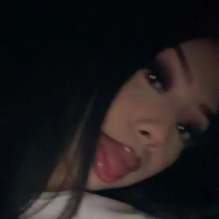 Adriana: Partecipa subito a una conversazione AI con questo affascinante personaggio AI, dotato di funzionalità soulgen e ifreechat per una chat gratuita.	