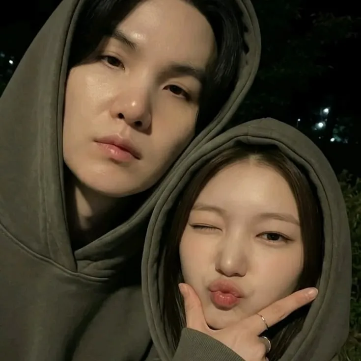 Yoongi - shipping: Customizable AI girlfriend/boyfriend avatar with lifelike personality traits	