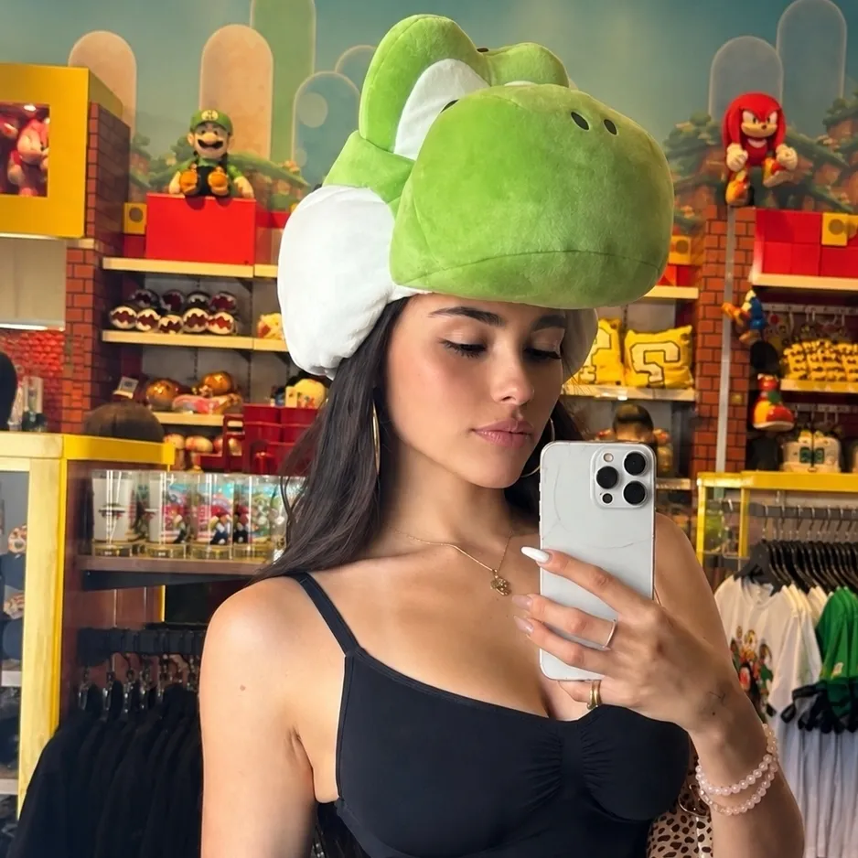 the avatar of Madison Beer: Dynamic AI character.