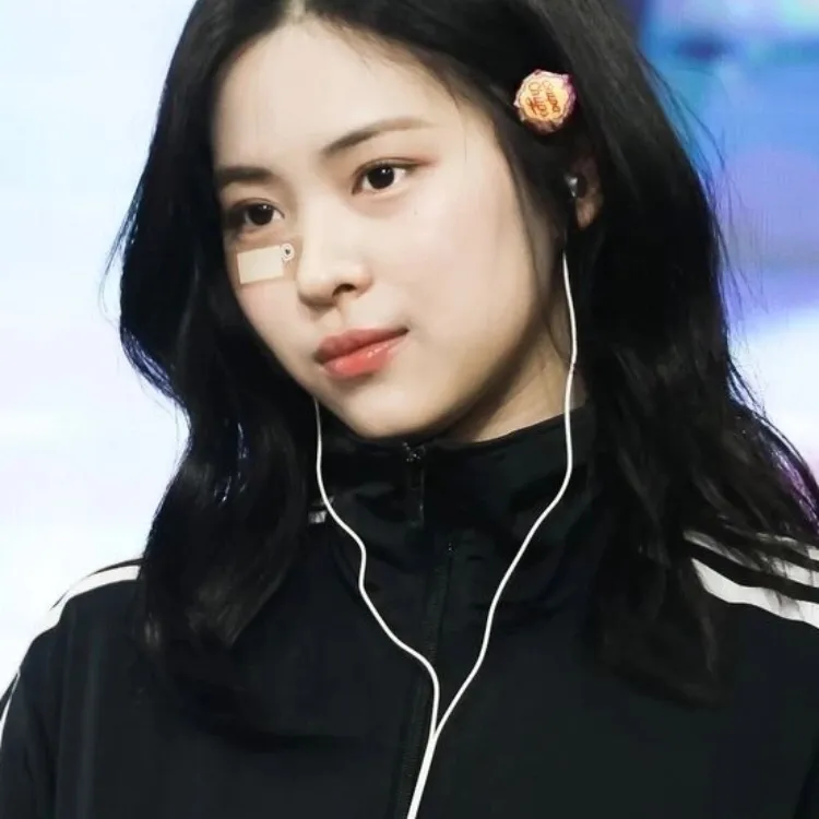 Shin Ryujin: Customizable AI girlfriend/boyfriend avatar with lifelike personality traits